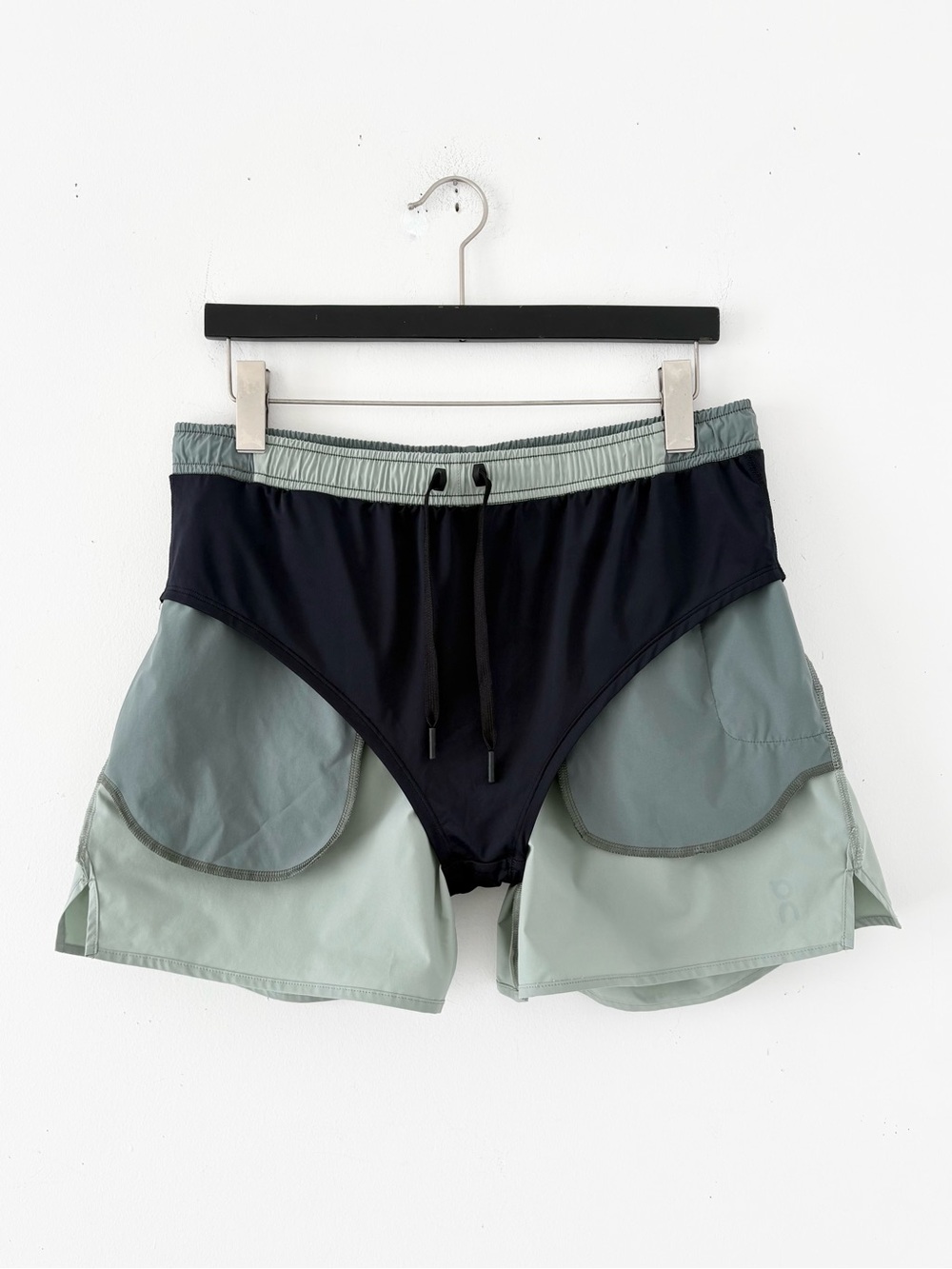 ON Essential Shorts - Picture 3 of 10